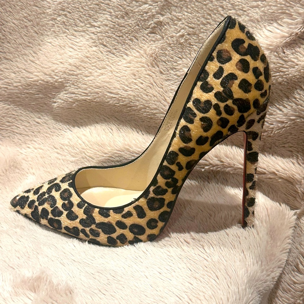 EKS Cheetah print calf hair heel with black leather trim. Size 37. New in box
